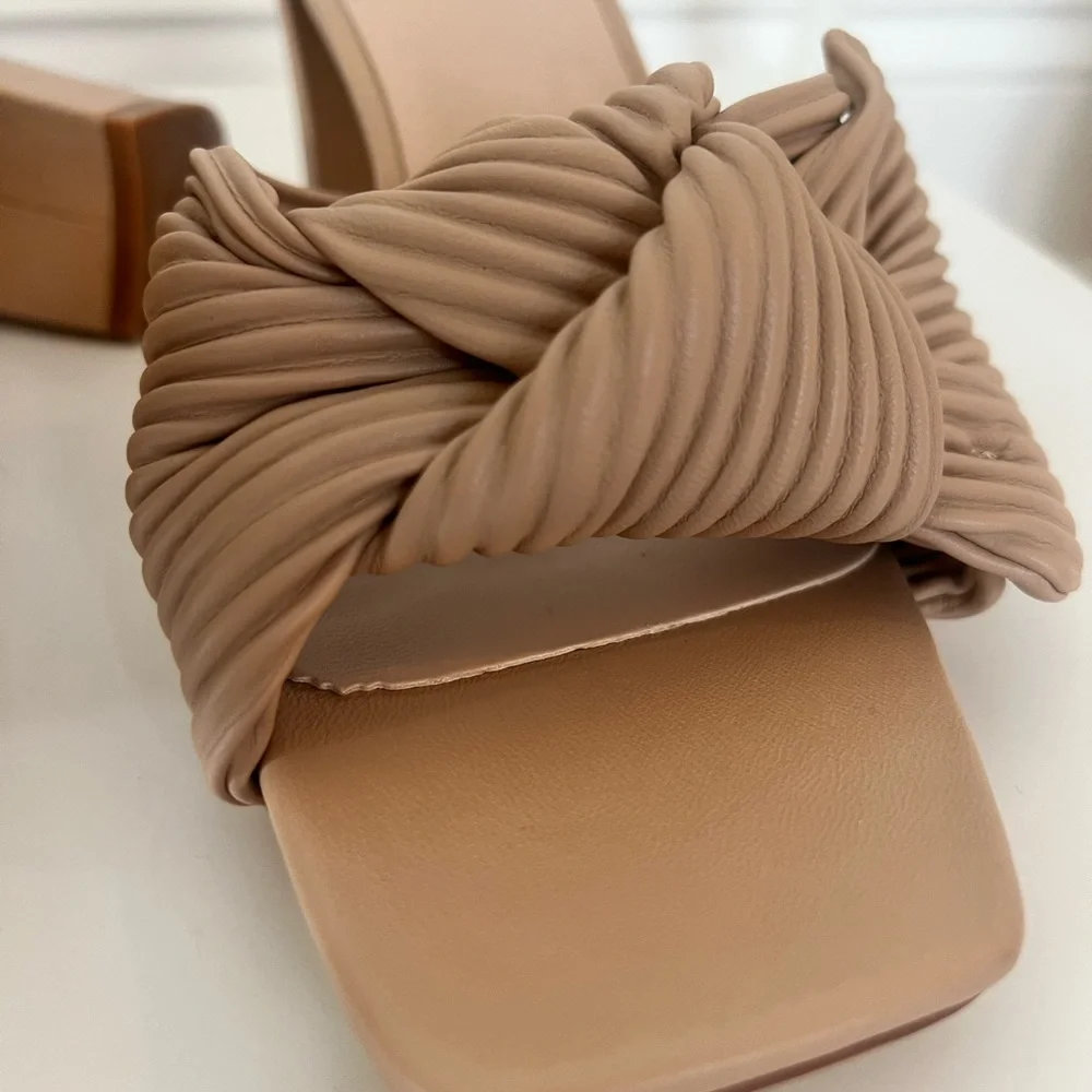 Knotted Slip on Heel - Picture 3 of 5